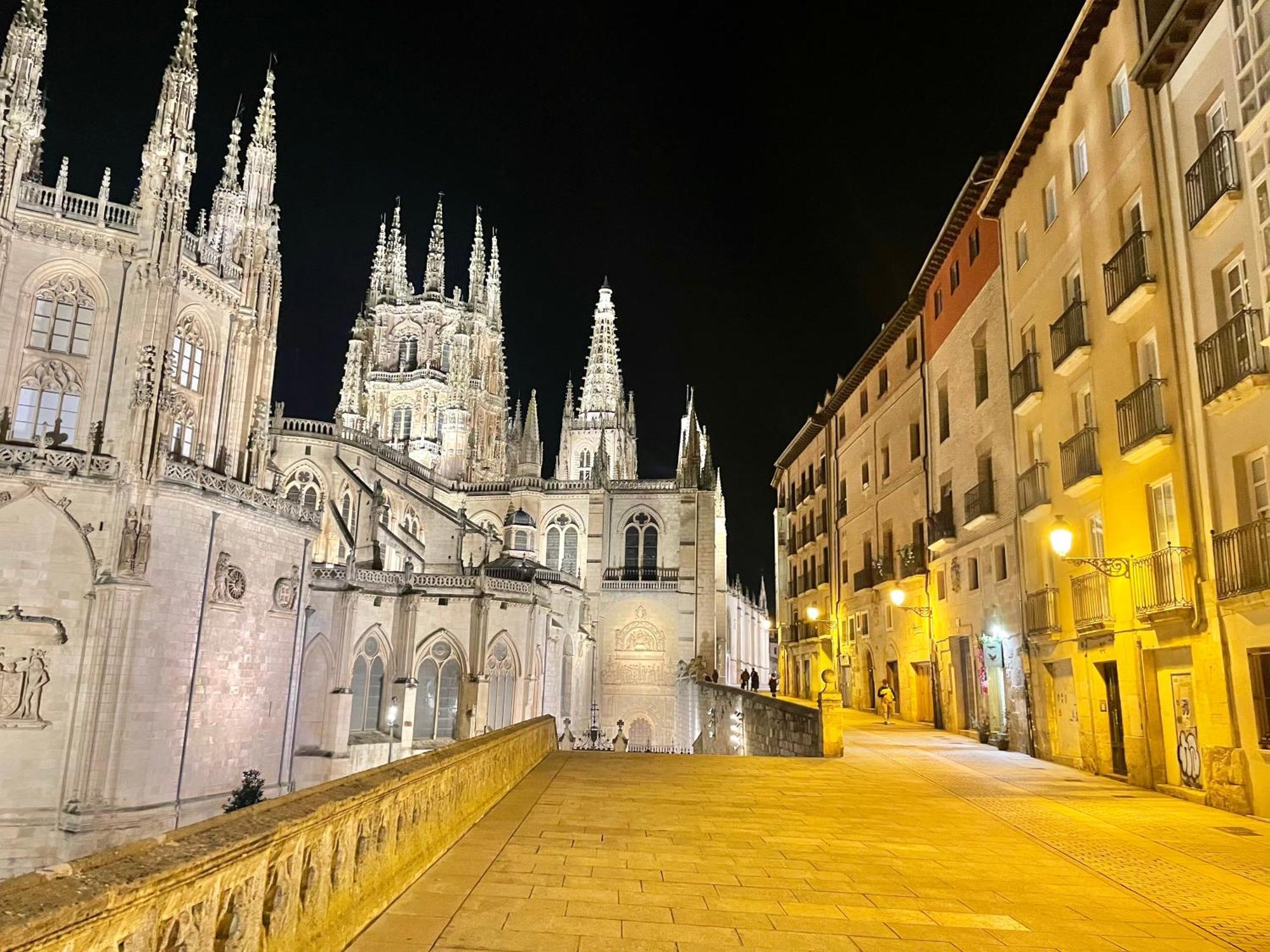 Tocando La Catedral By Exclusive Burgos Apartments Exteriör bild